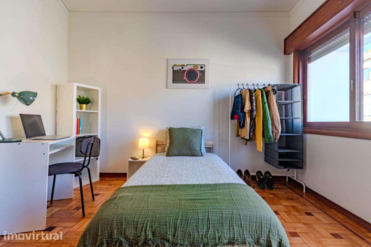 Quarto - localizado em Santo Ildefonso Porto - Grande imagem: 4/31