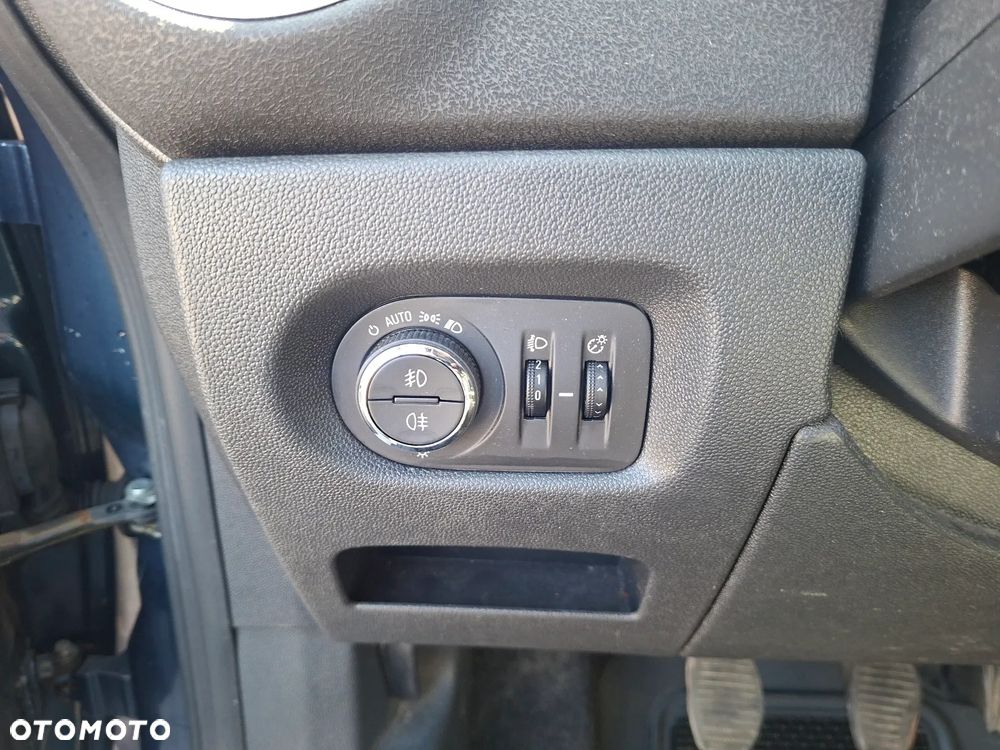 Opel Corsa 1.4 16V Enjoy - 13