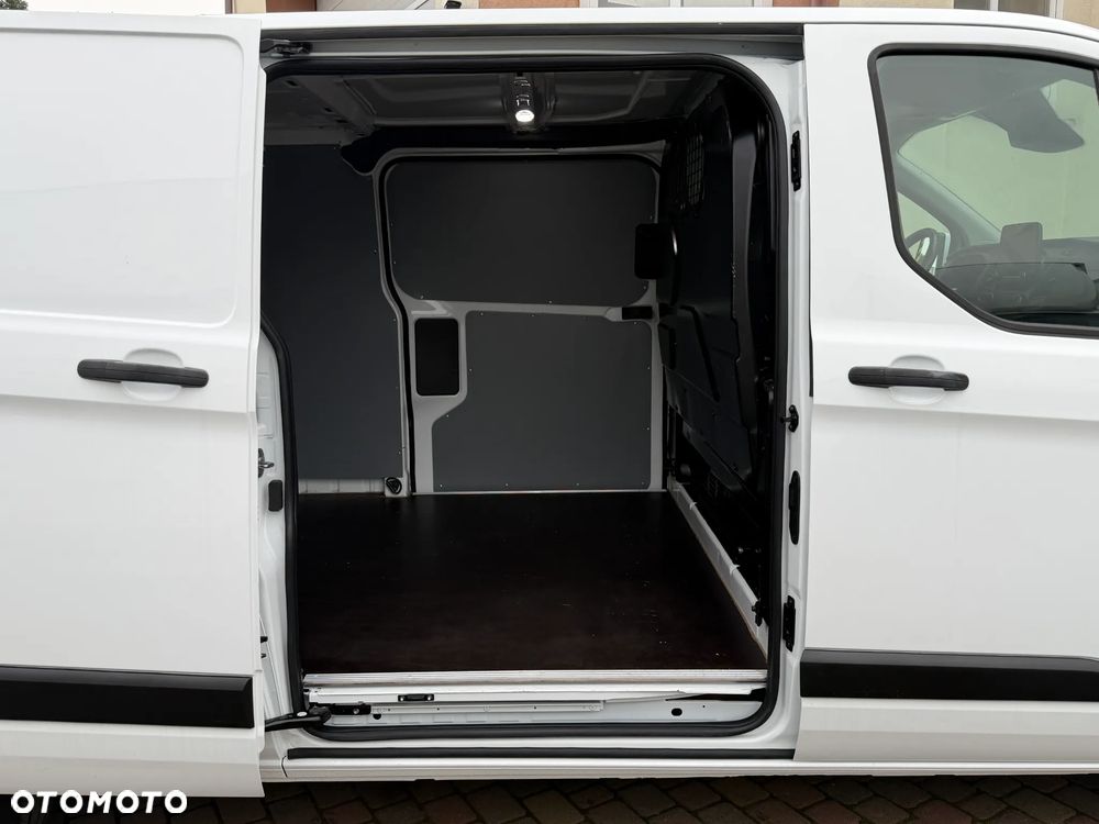 Ford Custom L2H1 - 20