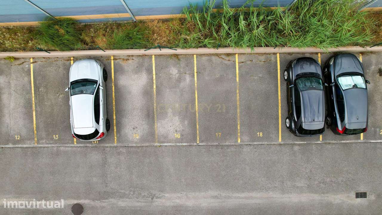 Garagem, Lumiar, Rua Frederico George - Alto da Faia - Grande imagem: 4/9