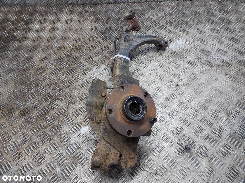 PIASTA ZWROTNICA LEWY PRZÓD AUDI A4 B5 1.8 20V 8D0407257S - 1