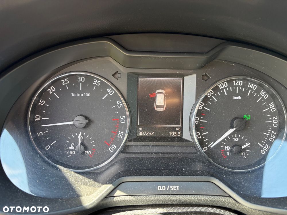 Skoda Octavia 1.6 TDI Elegance DSG - 9
