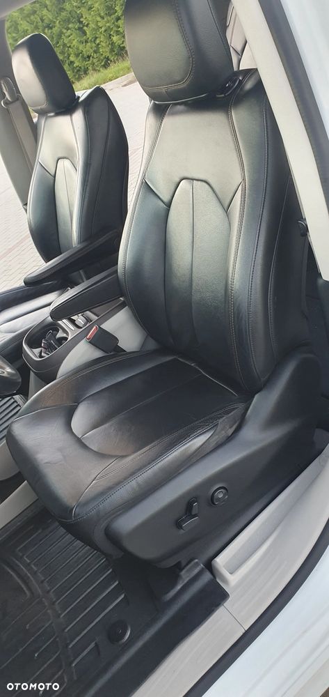 Chrysler Pacifica - 8
