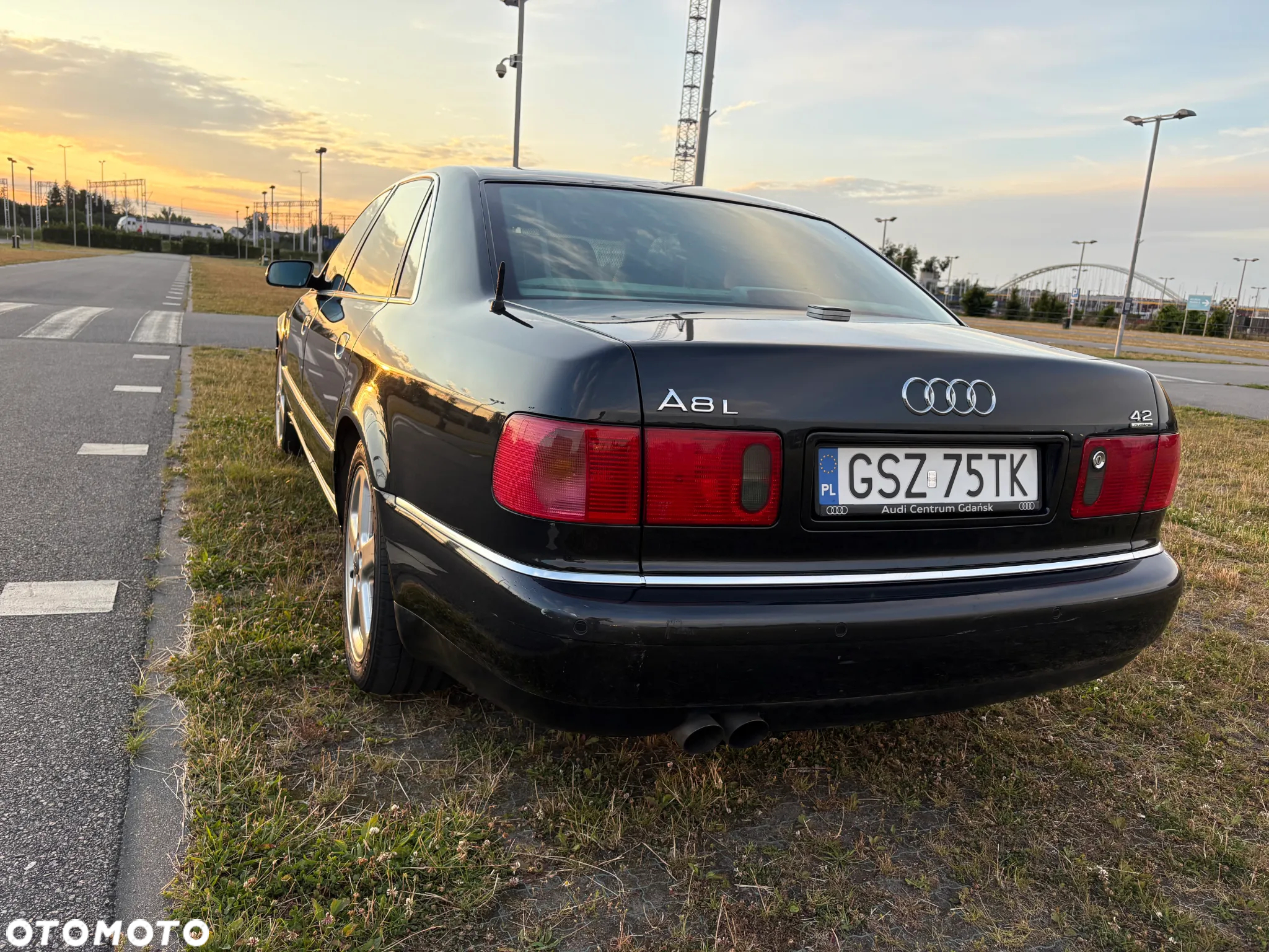 Audi A8 4.2 L Quattro - 4