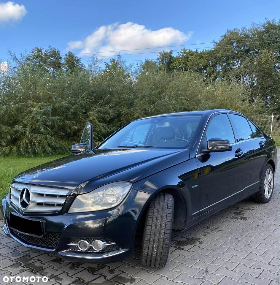 Mercedes-Benz Klasa C 180 CGI BlueEff Avantgarde - 3