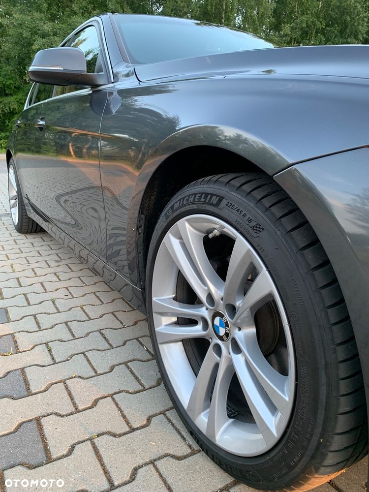 BMW Seria 3 330i GPF xDrive Sport Line Sport - 13