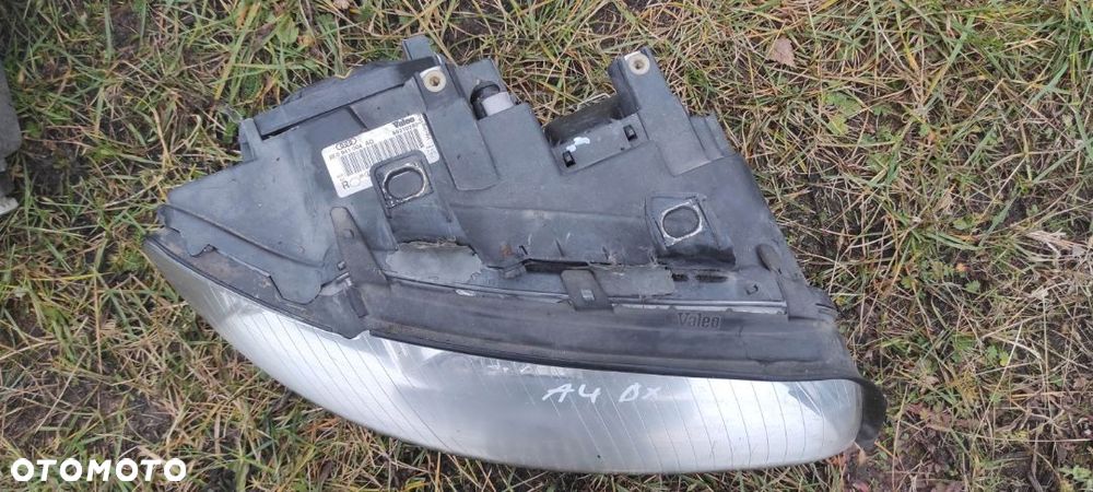 Lampa przednia Prawa kompletna Audi a4 8E0 xenon !! - 2