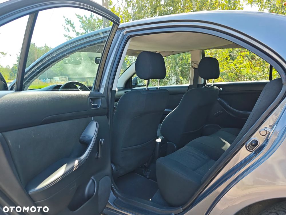 Toyota Avensis 2.0 D-4D - 8