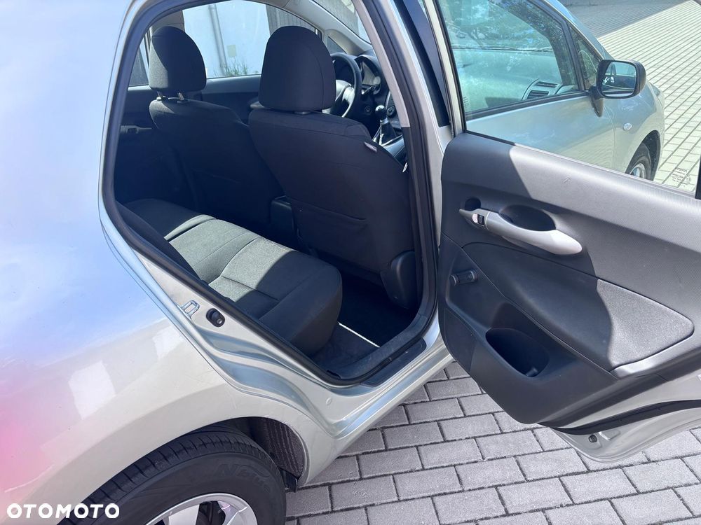 Toyota Auris ver-1-4-vvt--i-team - 13