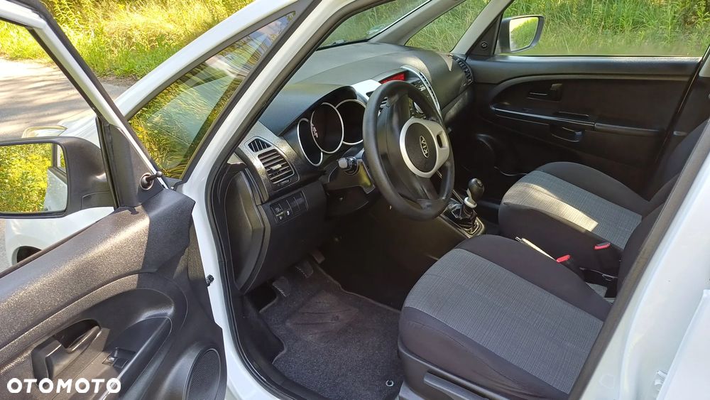 Kia Venga - 10