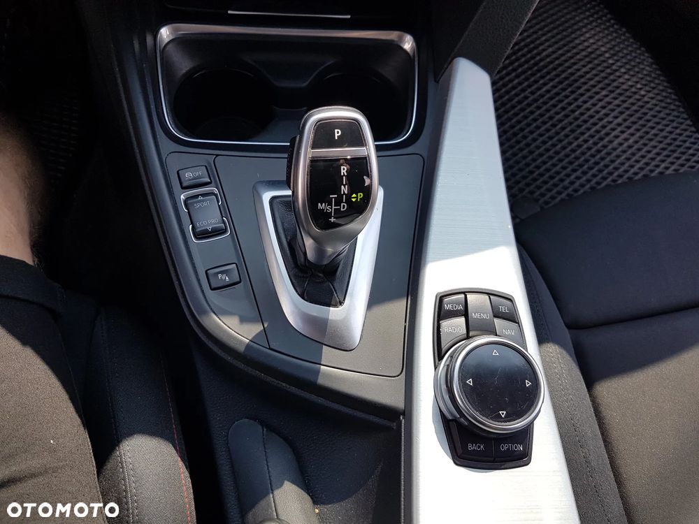 BMW Seria 3 330d Touring xDrive Sport-Aut Sport Line - 26