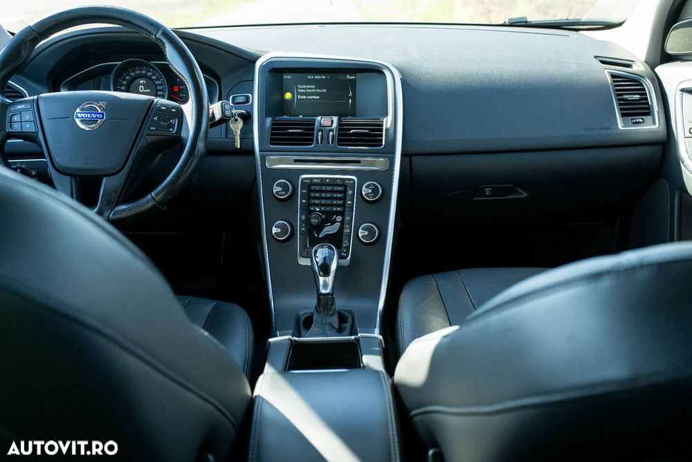 Volvo XC 60 D4 AWD Geartronic Momentum - 8