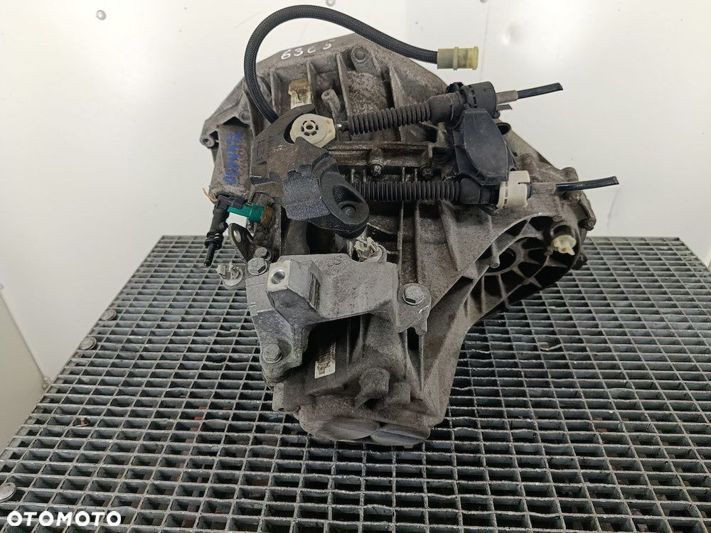 SKRZYNIA BIEGÓW MANUALNA 6 RENAULT MEGANE III TL4A030 1.6 16V - 4