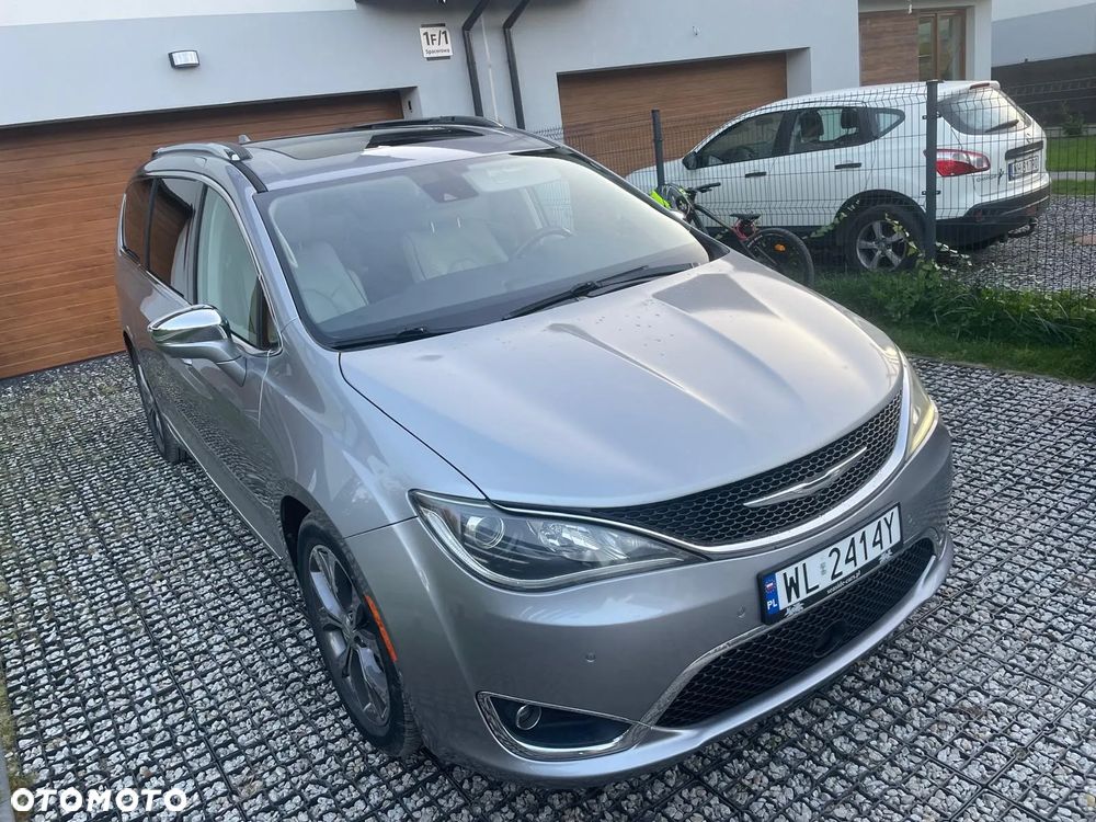Chrysler Pacifica - 2