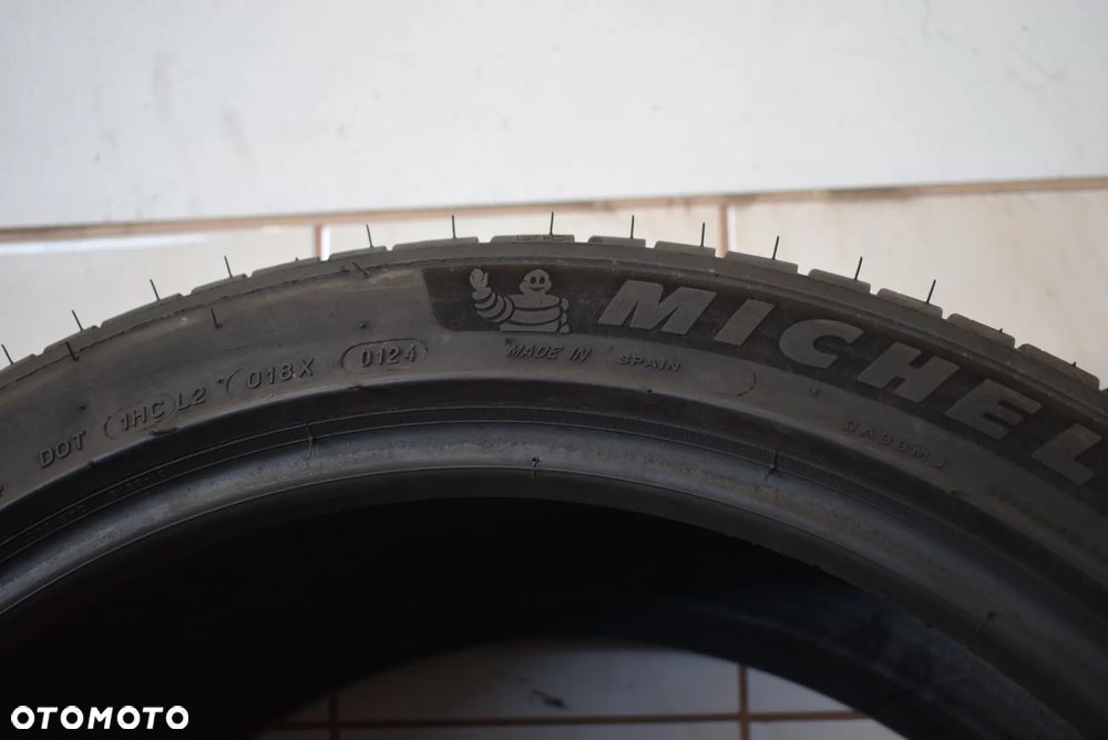 R20 255/40 Michelin Pilot Sport EV - 8