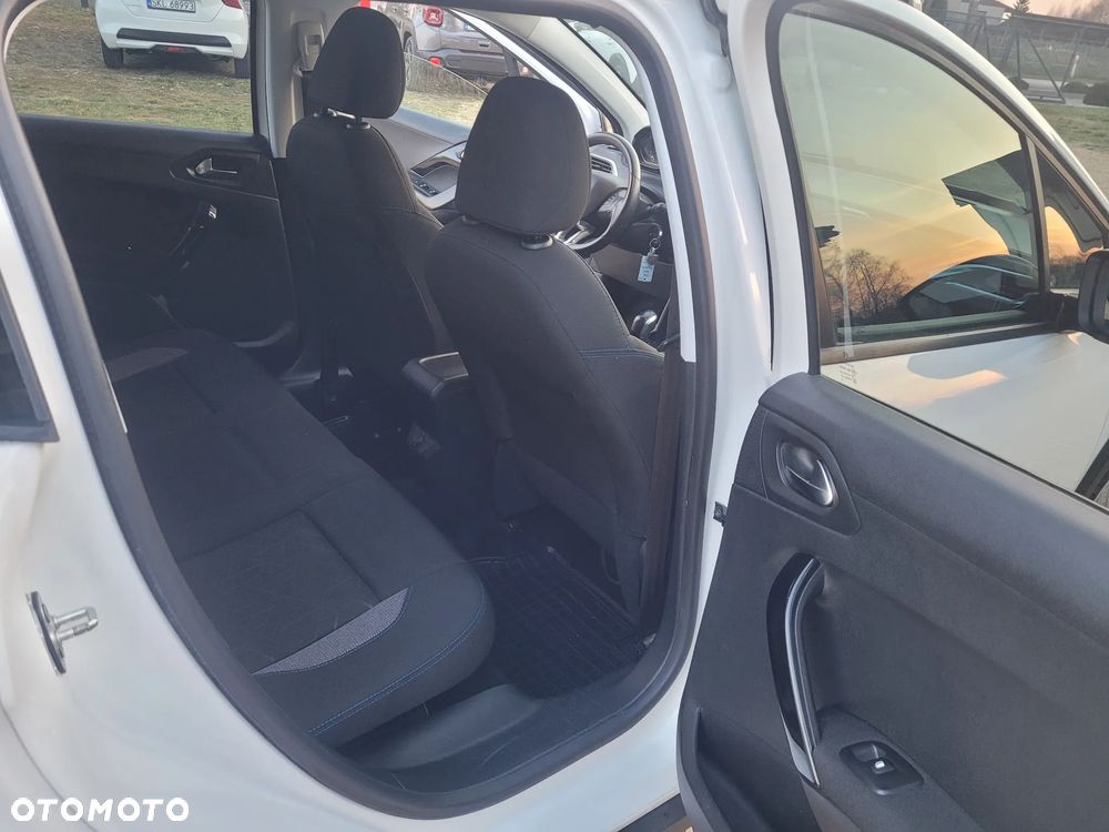 Peugeot 2008 PureTech 82 Signature - 10