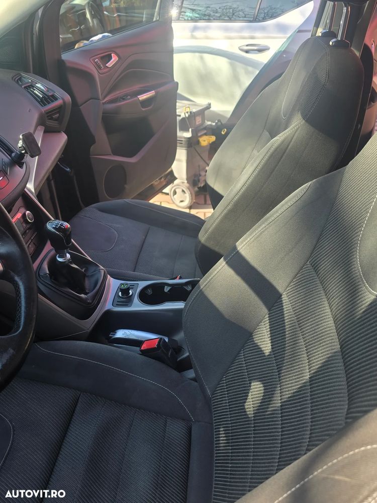 Ford Kuga 2.0 TDCi 2WD Titanium - 6