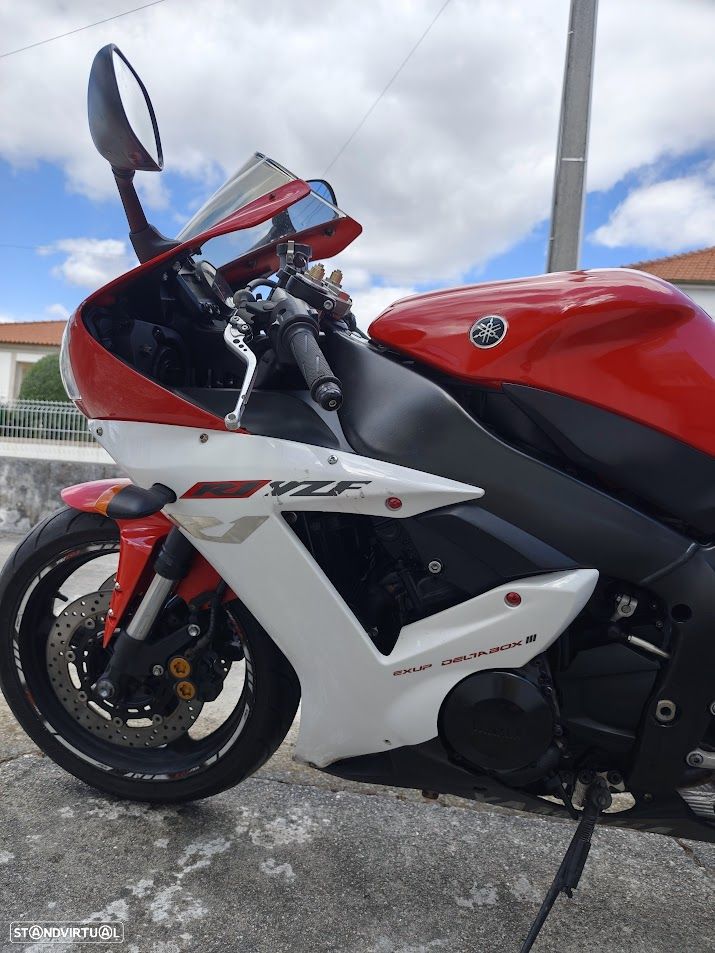 Yamaha R 1 - 6
