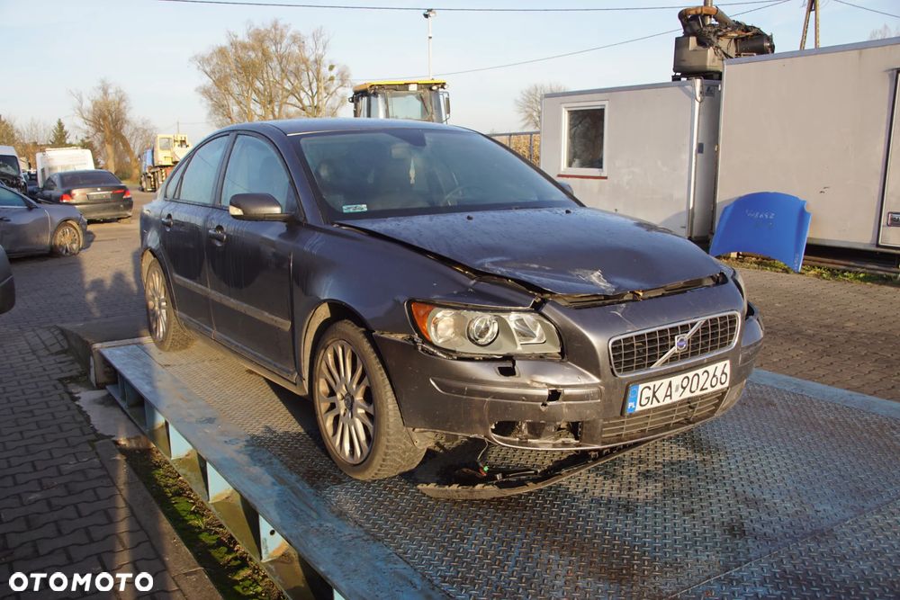 Auto na części - Volvo S40 II 1.6 D 109 KM D4164T MTX75 455 2006R Silnik Skrzynia Drzwi Błotnik Klapa Zderzak Lusterko Szyba Klamka Deska Kokpit Sterownik Moduł Czujnik Licznik Kierownica Wyświetlacz Panel - 3