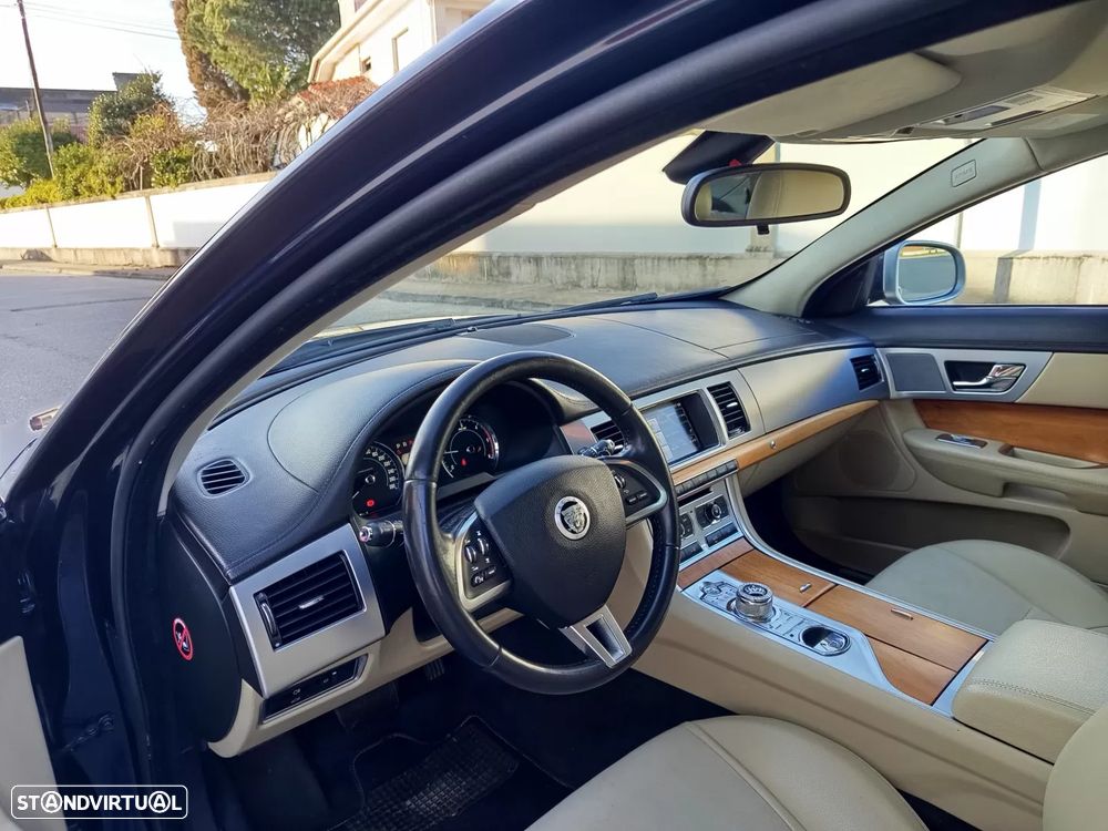 Jaguar XF 2.2 D Premium Luxury - 13