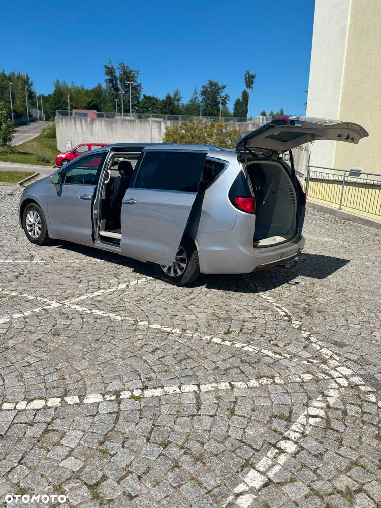 Chrysler Pacifica - 10