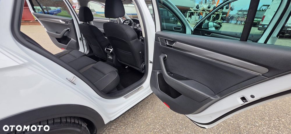 Skoda Superb 2.0 TDI SCR 4x4 Scout DSG - 32