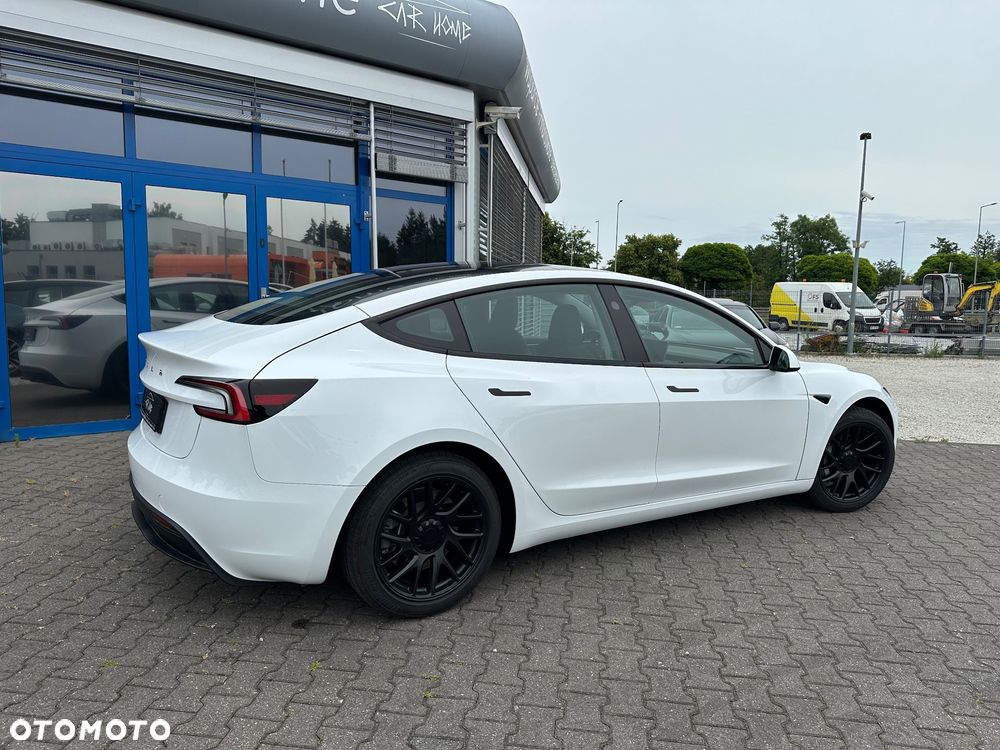 Tesla Model 3 - 4