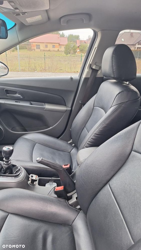 Chevrolet Cruze 1.6 Base - 3