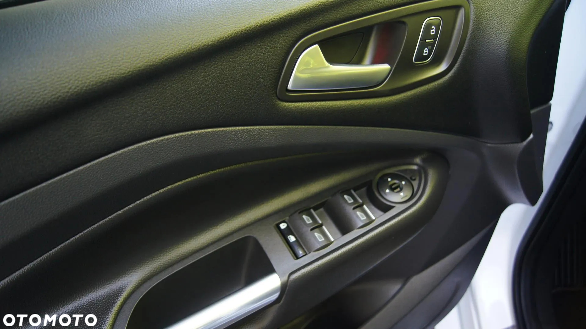 Ford Kuga 1.5 EcoBoost AWD ST-Line ASS - 21