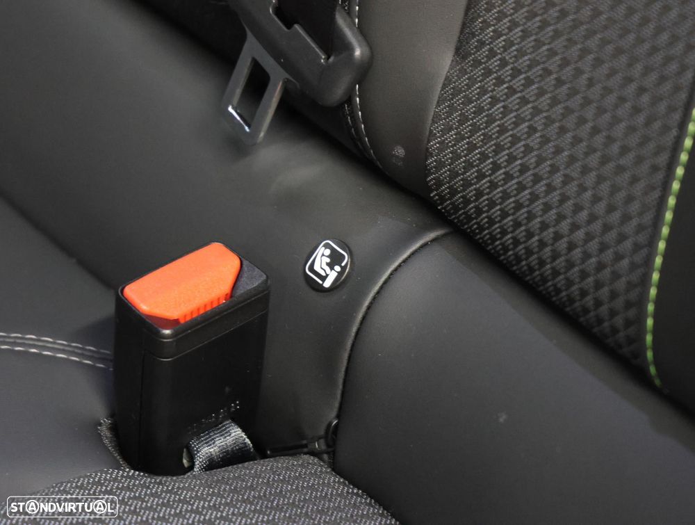 Peugeot e-208 GT - 35