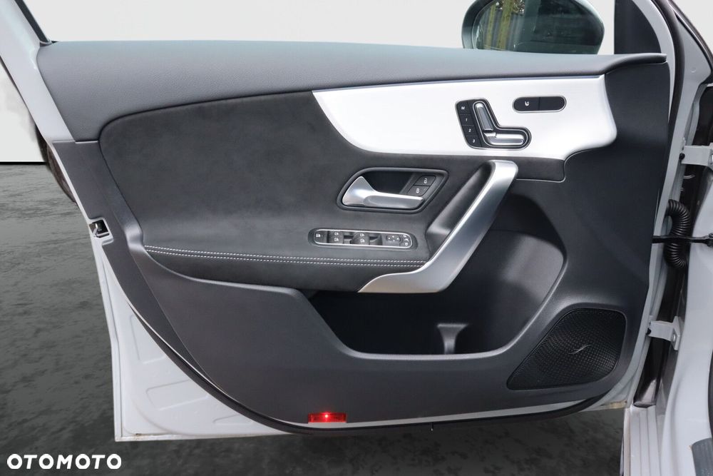 Mercedes-Benz Klasa A 220 4-Matic AMG Line 8G-DCT - 7