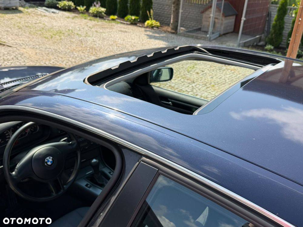 BMW Seria 3 318i - 10