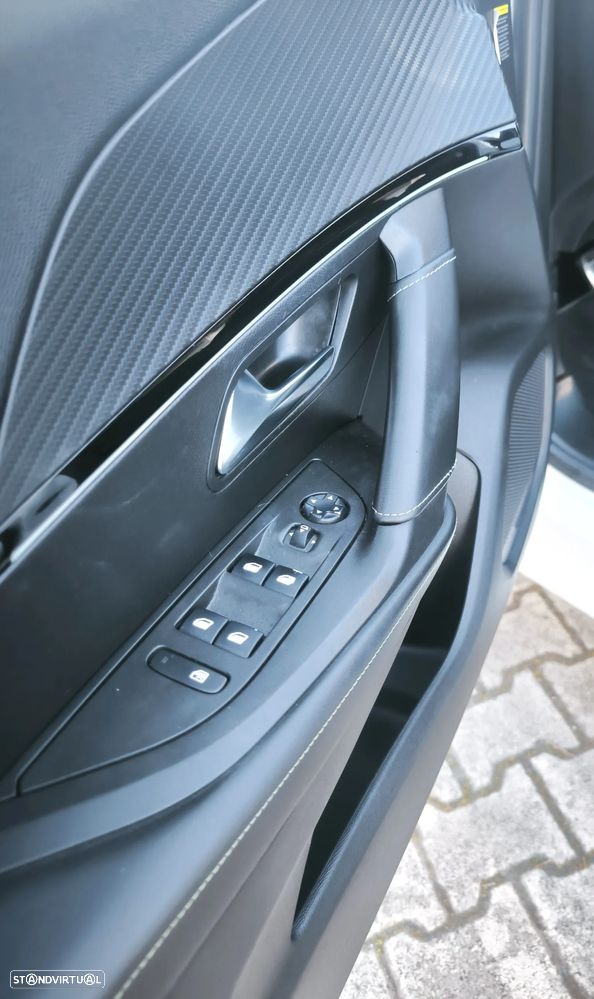 Peugeot 2008 1.2 PureTech GT Line EAT8 - 10