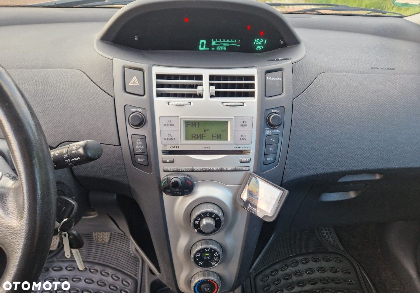Toyota Yaris 1.3 VVT-i Sol - 22