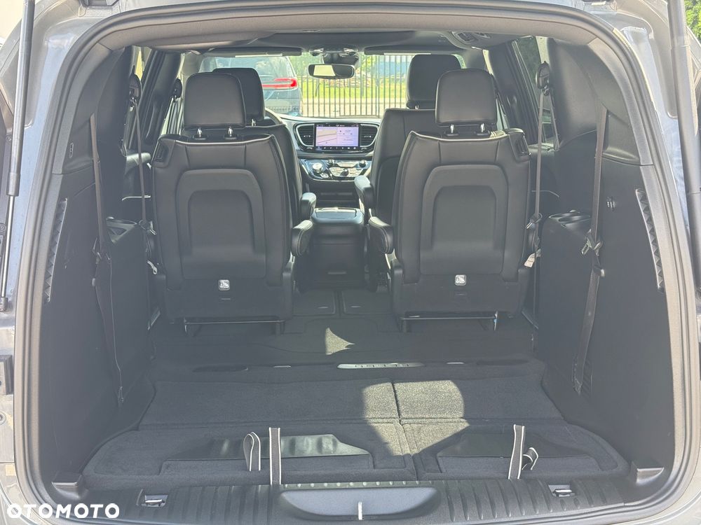 Chrysler Pacifica - 30