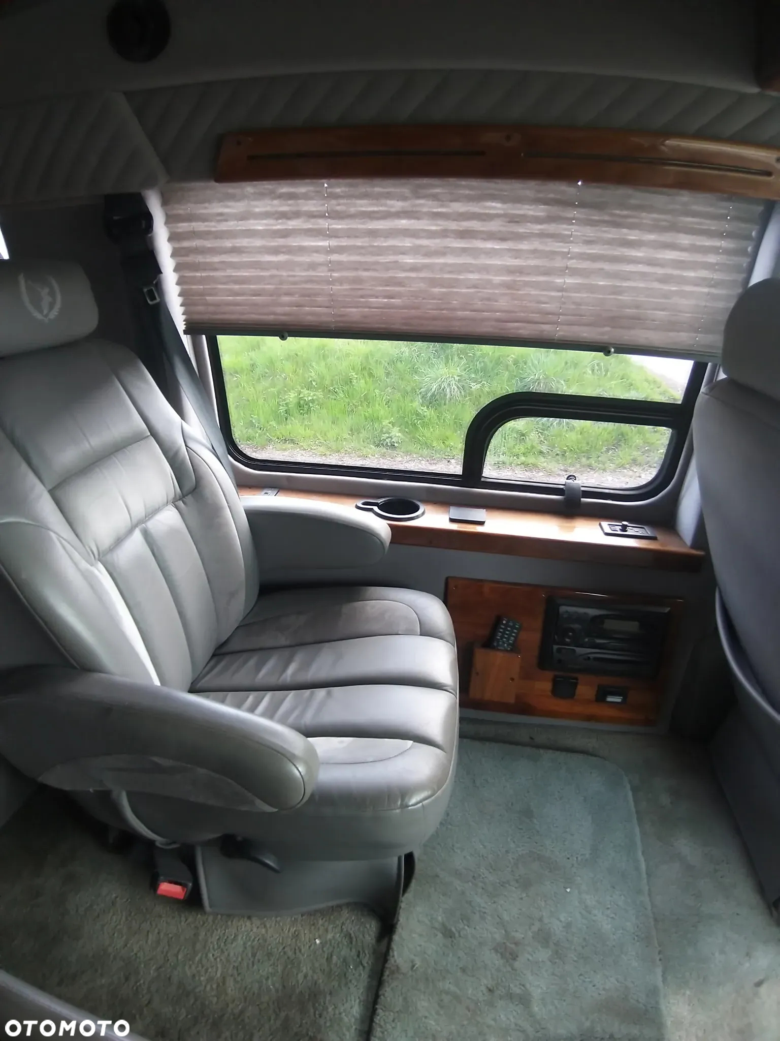 Ford Econoline - 12