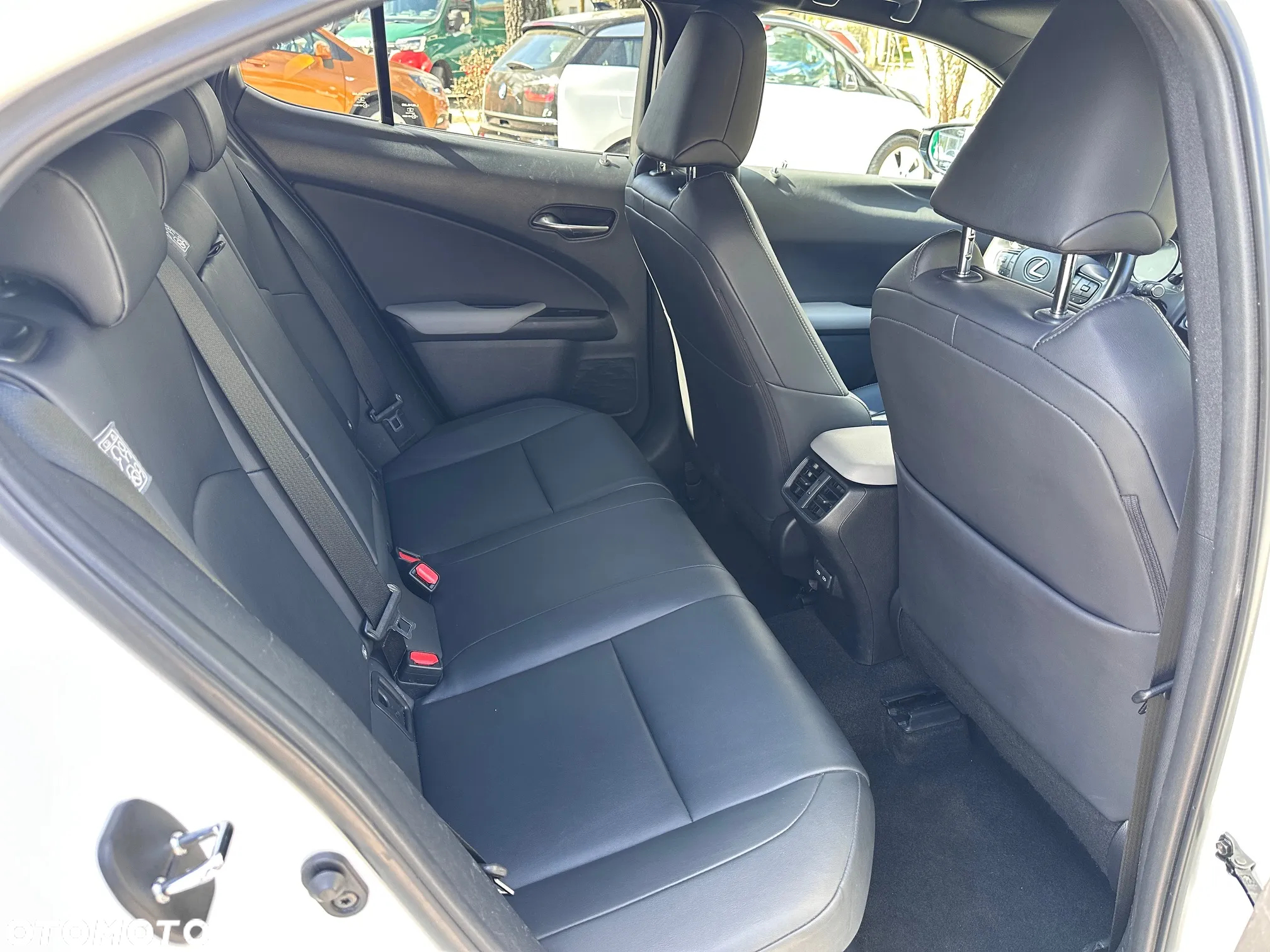 Lexus UX 250h Elegance 2WD - 29