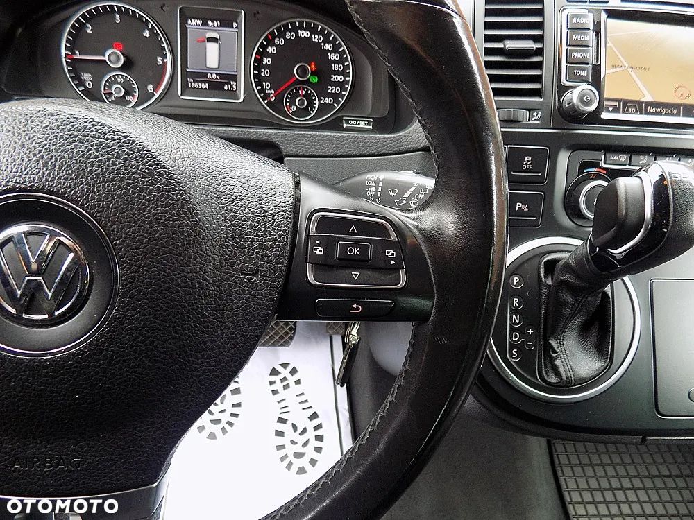 Volkswagen Multivan - 13