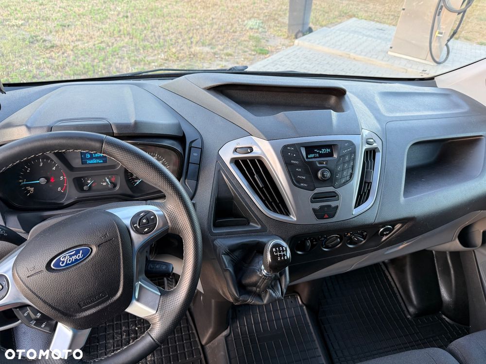 Ford Custom - 16