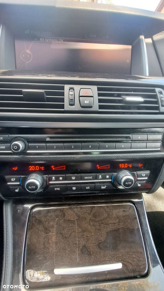 BMW Seria 5 528i - 24