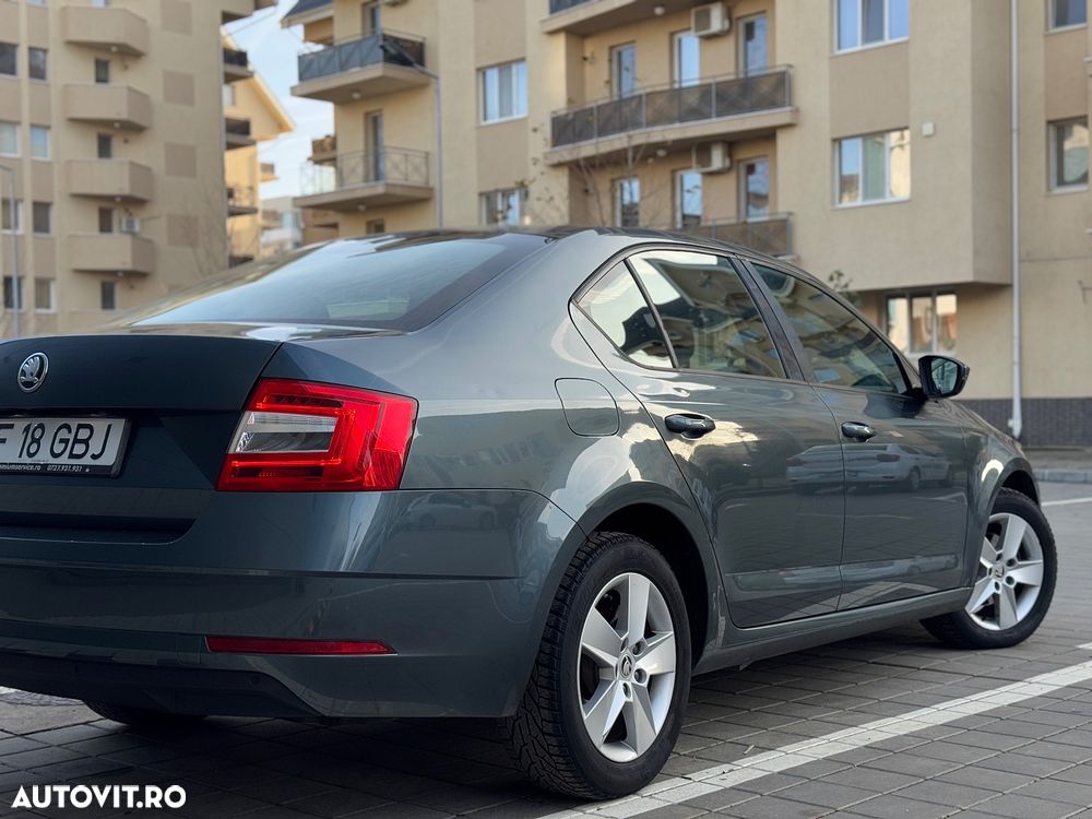 Skoda Octavia Combi Diesel 1.6 TDI Style - 2