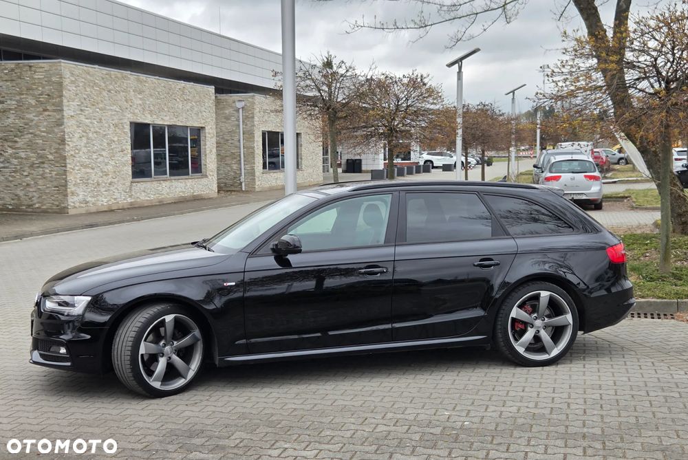 Audi A4 Avant 2.0 TDI DPF quattro S tronic S line Sportpaket - 2
