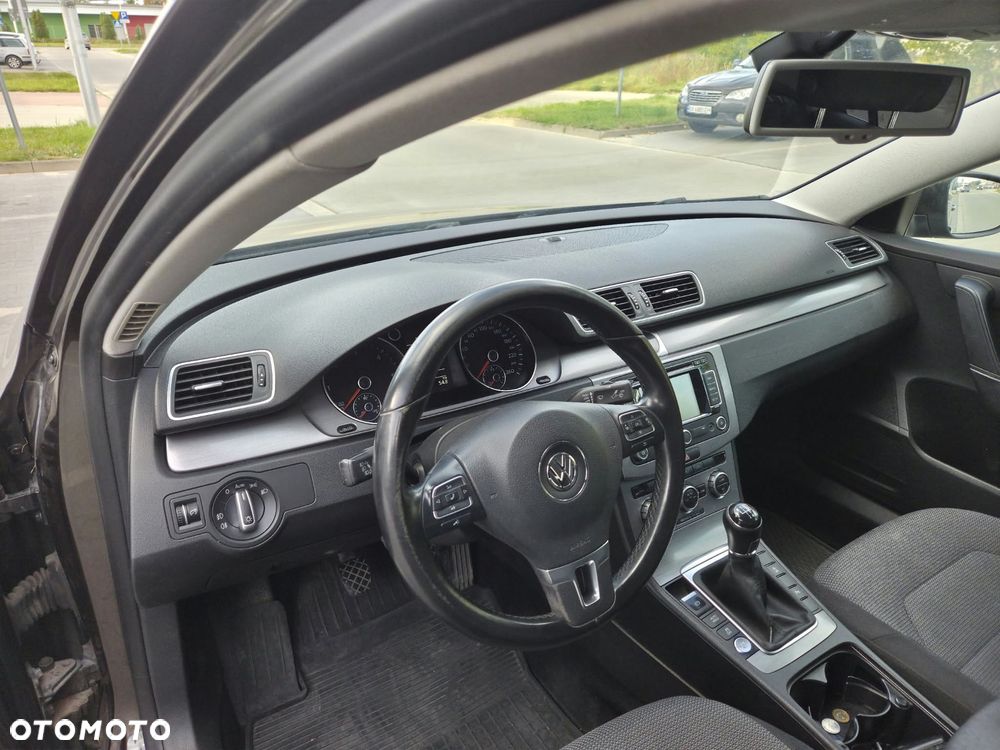 Volkswagen Passat 2.0 TDI Highline - 9