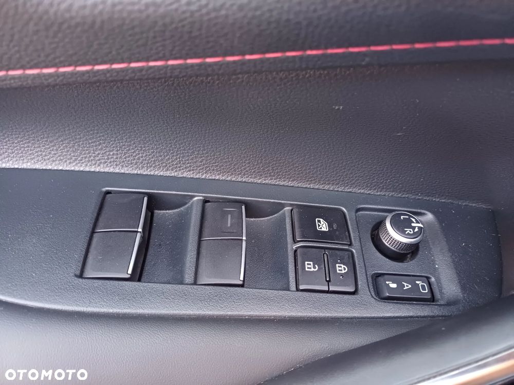 Toyota Corolla 2.0 Hybrid GR Sport Dynamic - 32