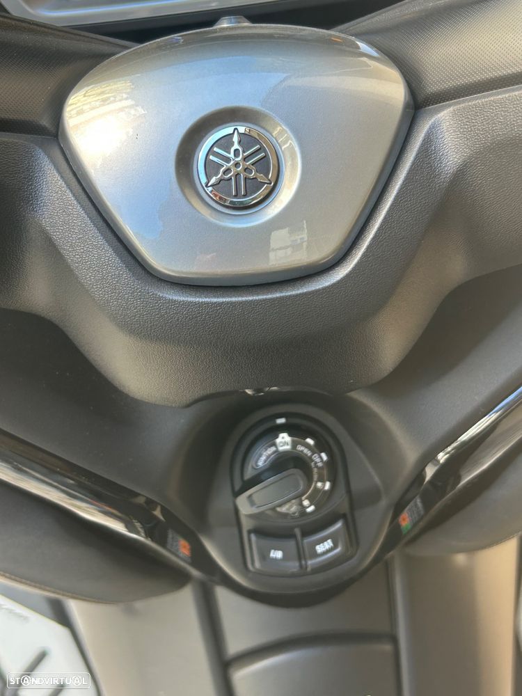Yamaha X-Max Tech Max - 9