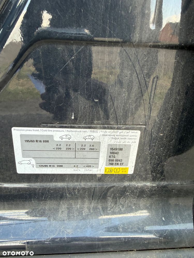 Peugeot 2008 BlueHDi 100 STOP & START Signature - 10