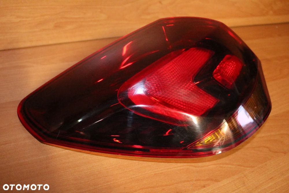 LAMPA LEWA TYLNA LEWY TYŁ W BŁOTNIK !CIEMNA! OPEL ASTRA J HATCHBACK 5 DRZWI EUROPA ORYGINALNA - 2