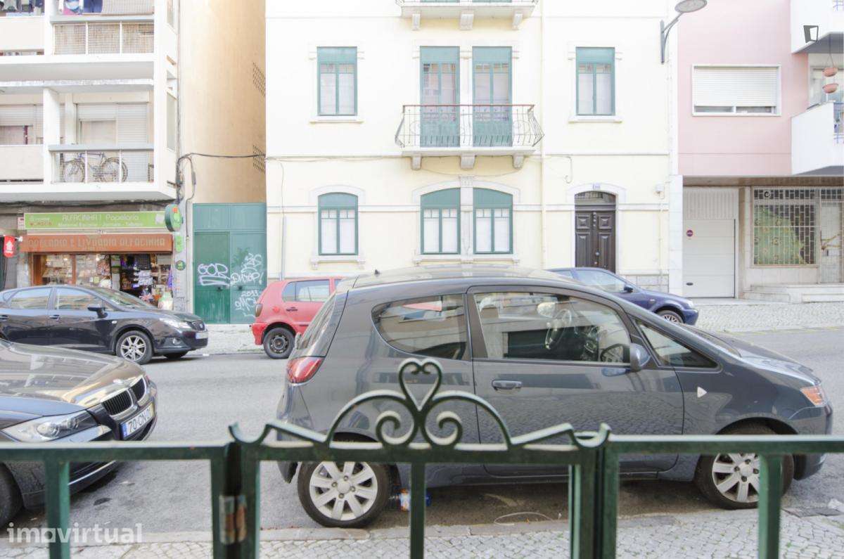 Quarto - localizado em Intendente Lisbon - Grande imagem: 4/15