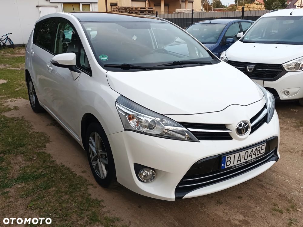 Toyota Verso 2015 photo 2