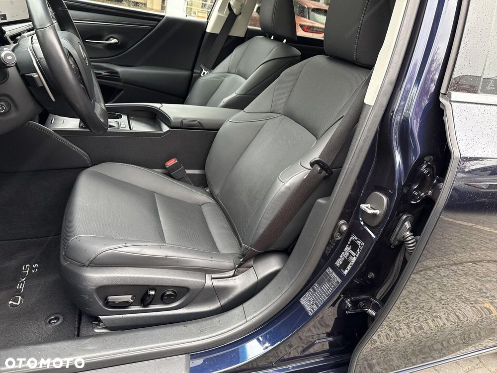 Lexus ES 300h Business Edition - 16